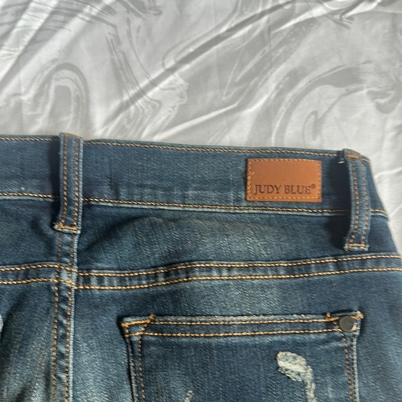 Judy Blue Blue Straight Leg Jeans with Distressed Hem - Picture 8 of 9